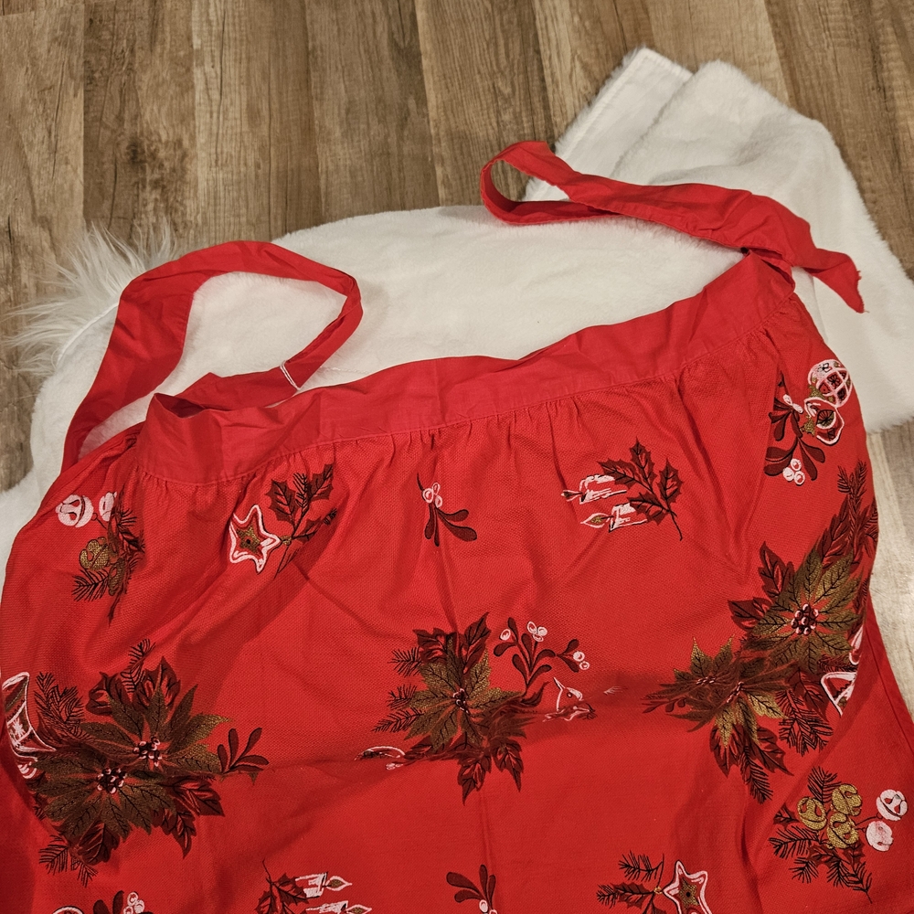 Gorgeous Christmas Apron (Half) - Picture 3 of 3